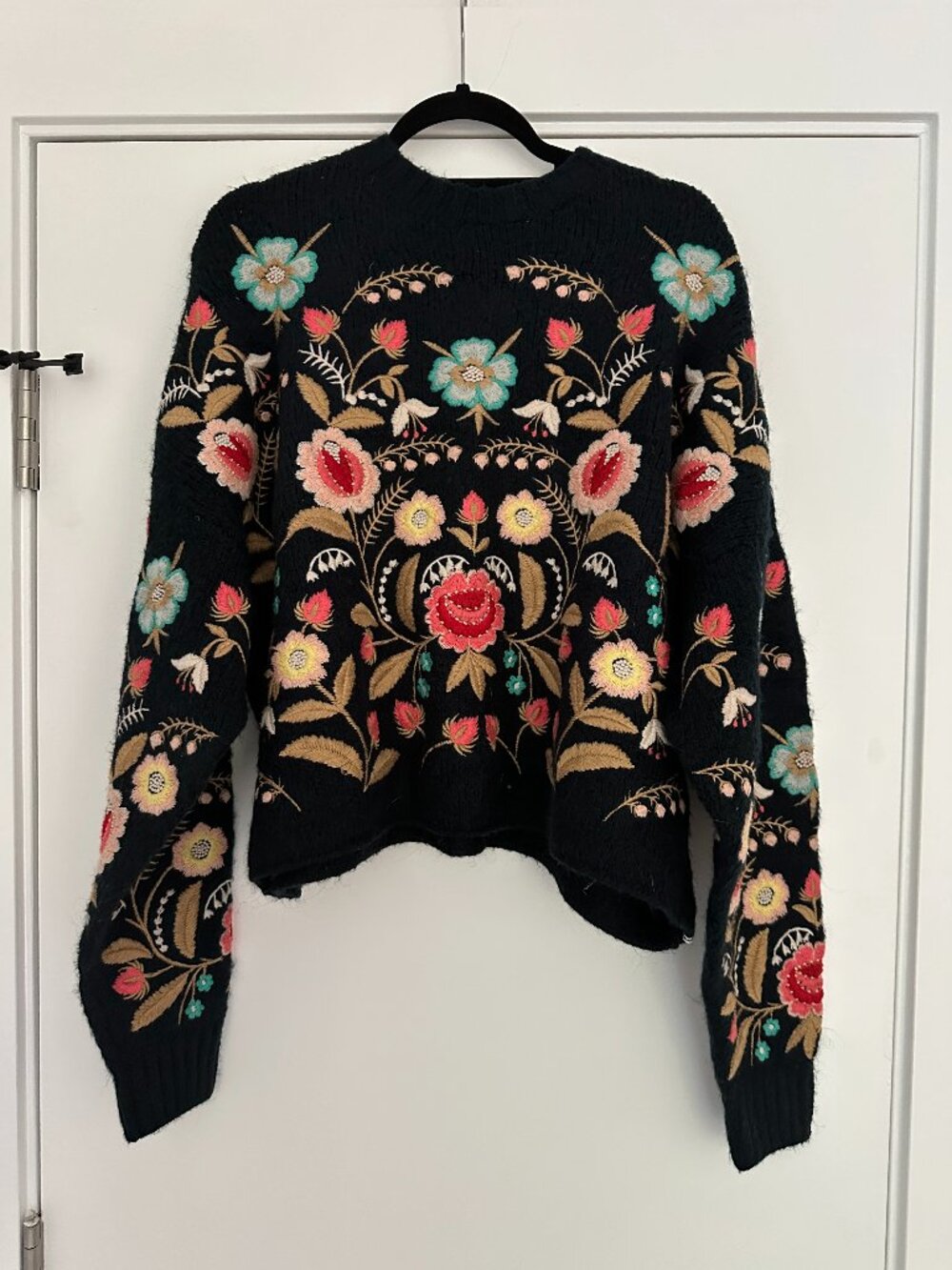 RARE Zara floral embroidered sweater